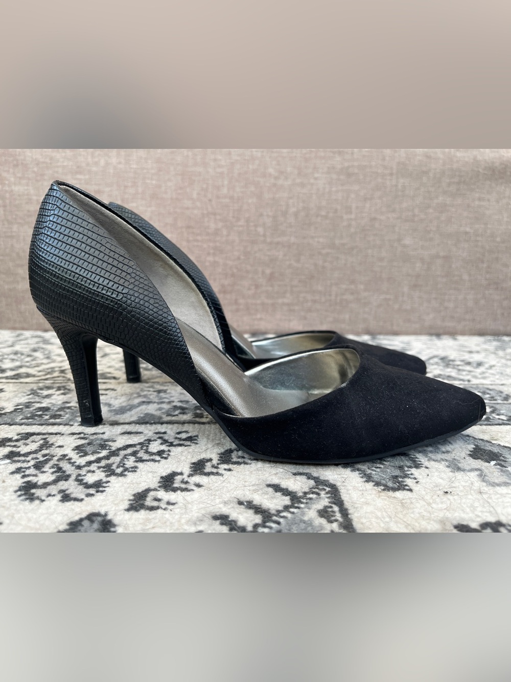 Bandolino Grenow black d’orsay pump faux suede and reptile